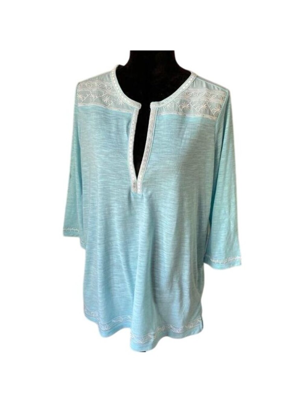 Urban Outfitters small Embroidered 3/4 Sleeve Top V Neck EUC